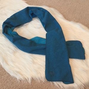 Mountain Hardwear blue fleece scarf